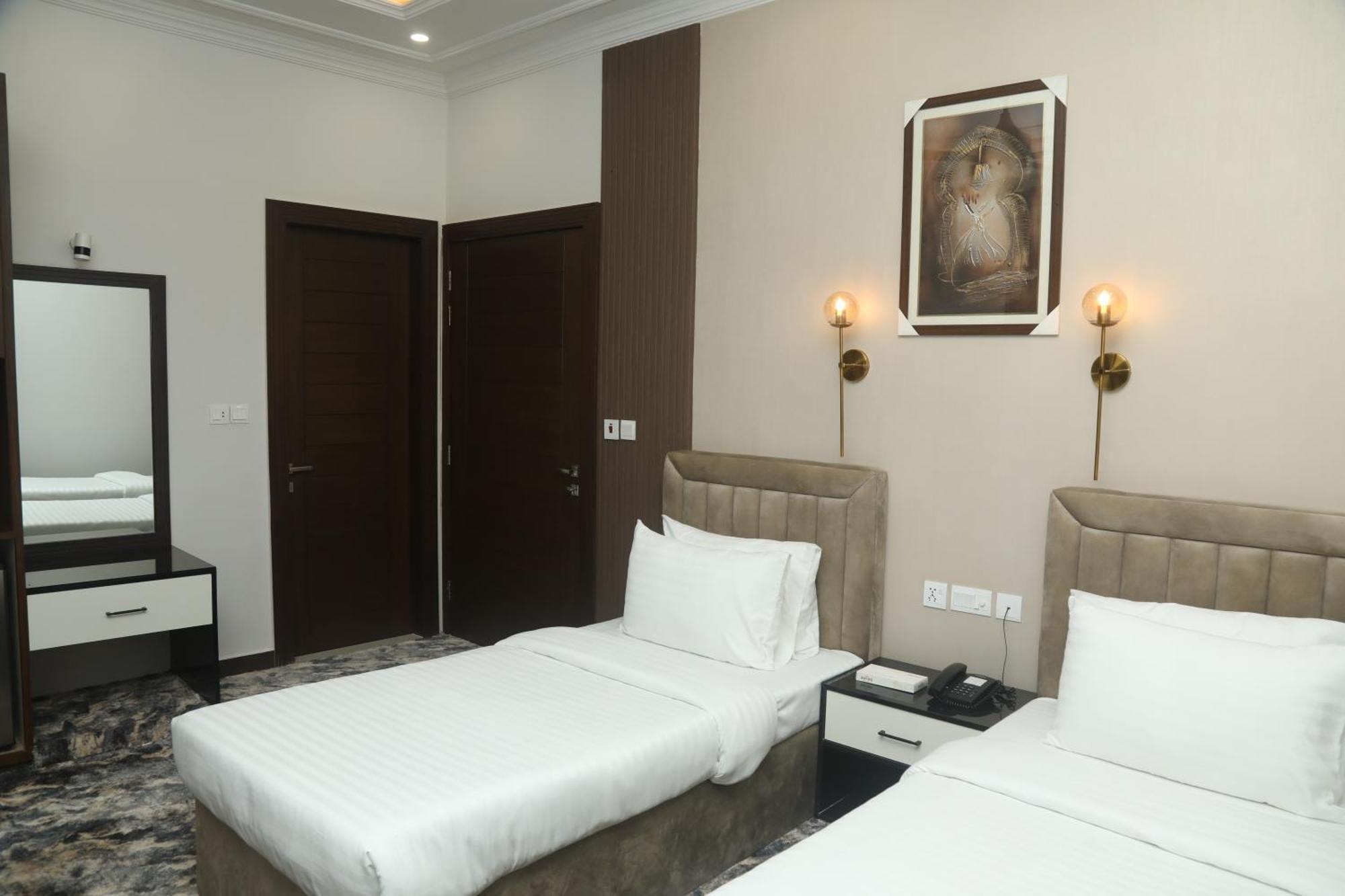 Swarg Hotel Sahiwal Экстерьер фото