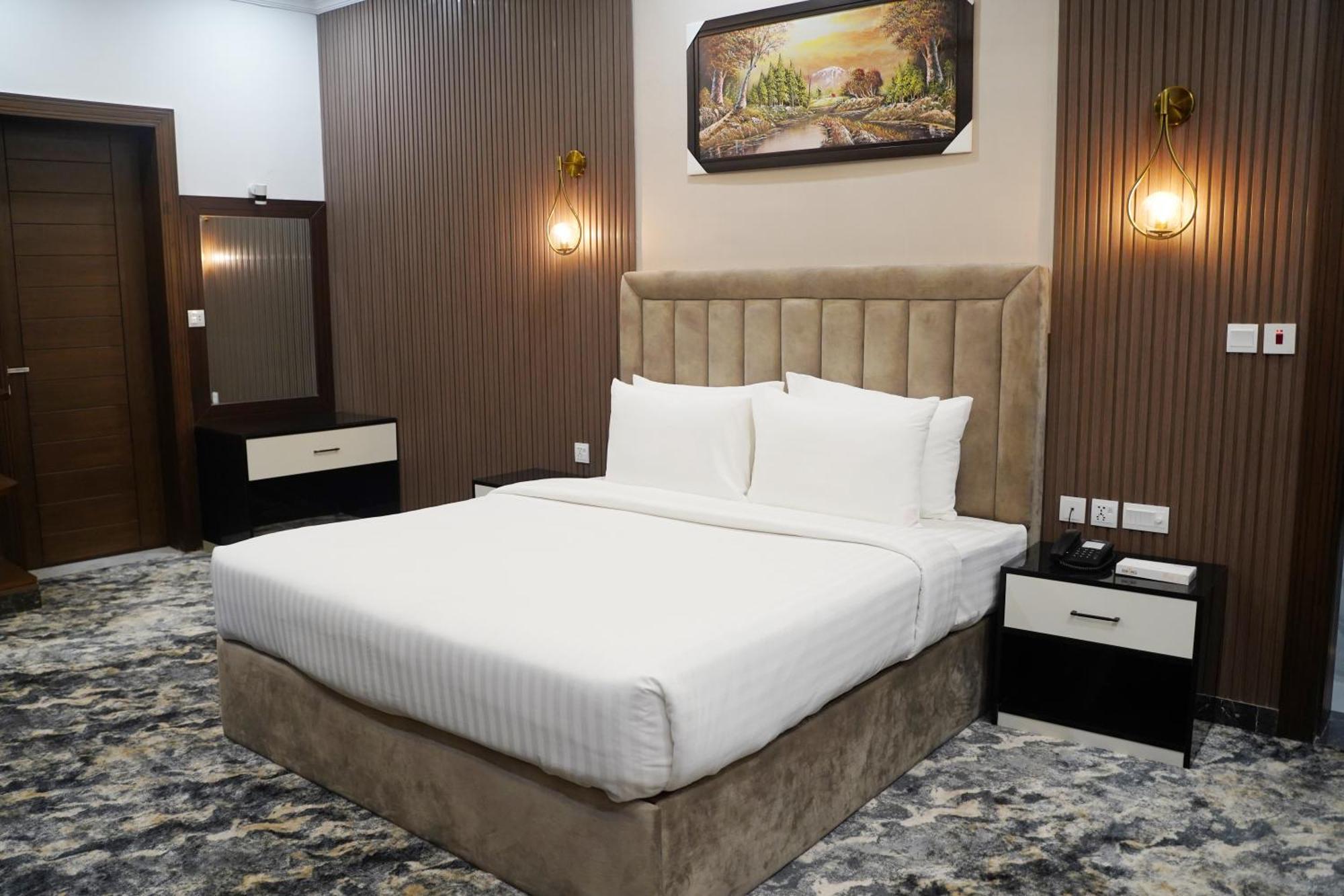 Swarg Hotel Sahiwal Экстерьер фото