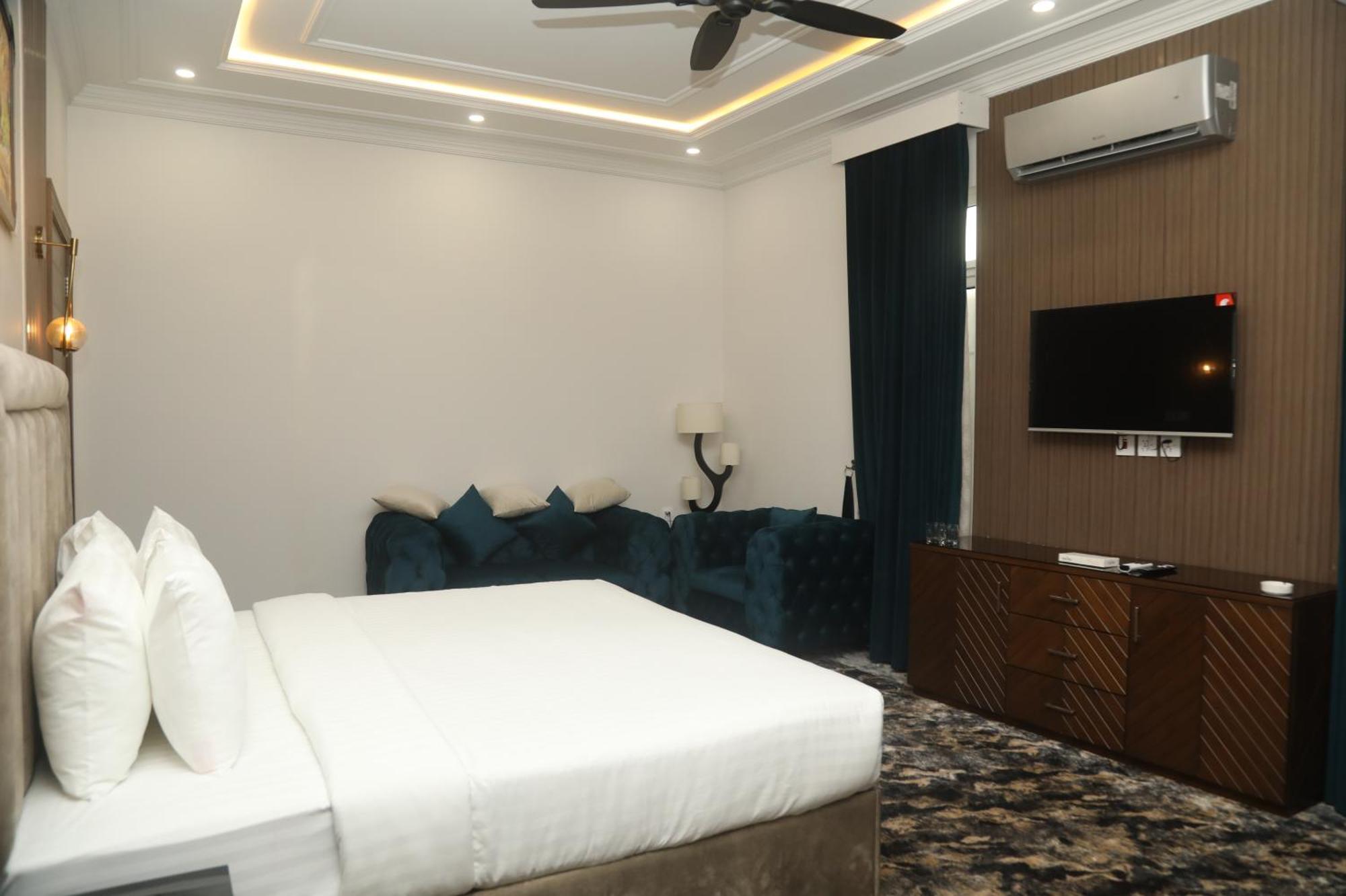 Swarg Hotel Sahiwal Экстерьер фото