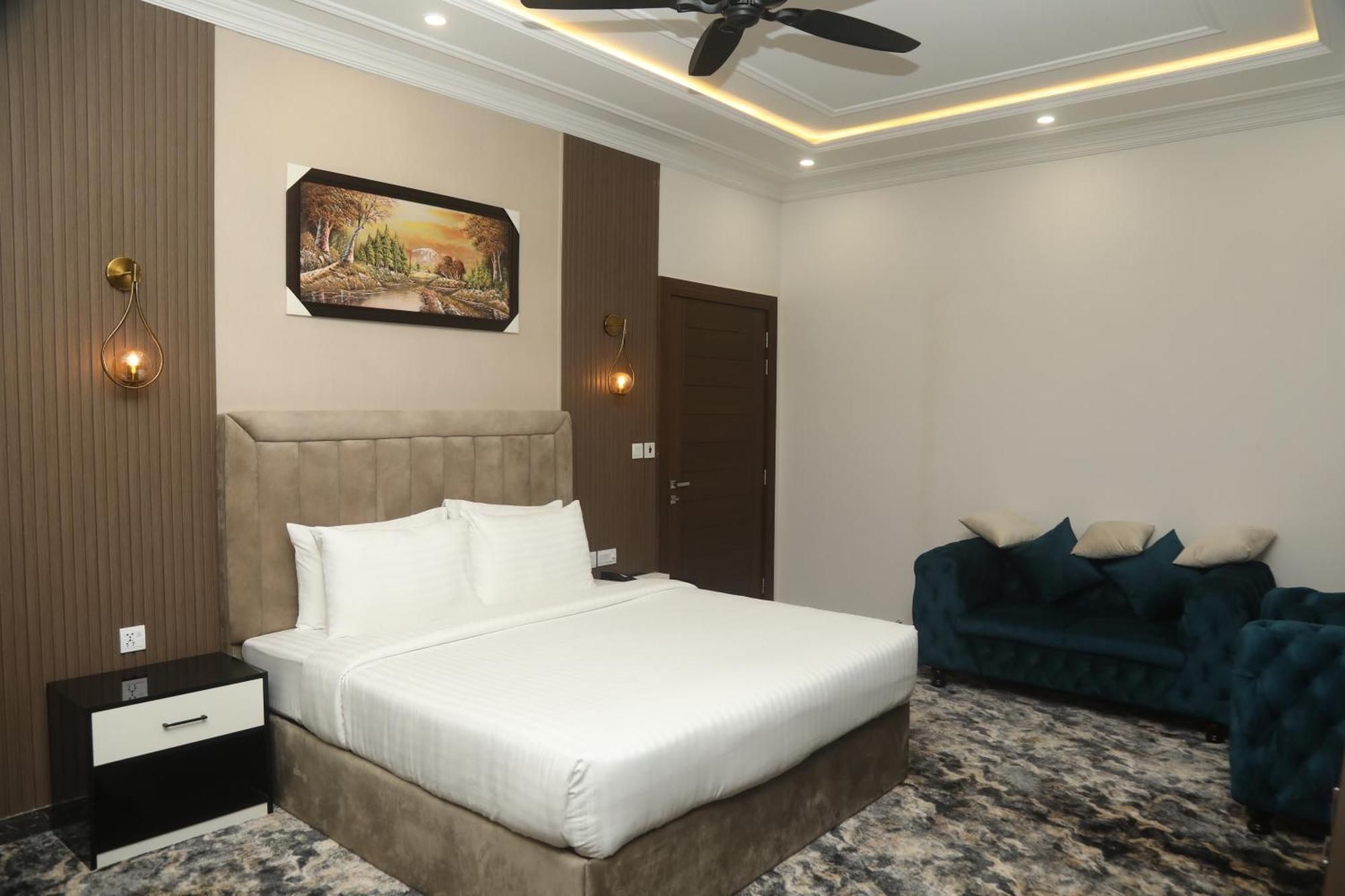 Swarg Hotel Sahiwal Экстерьер фото
