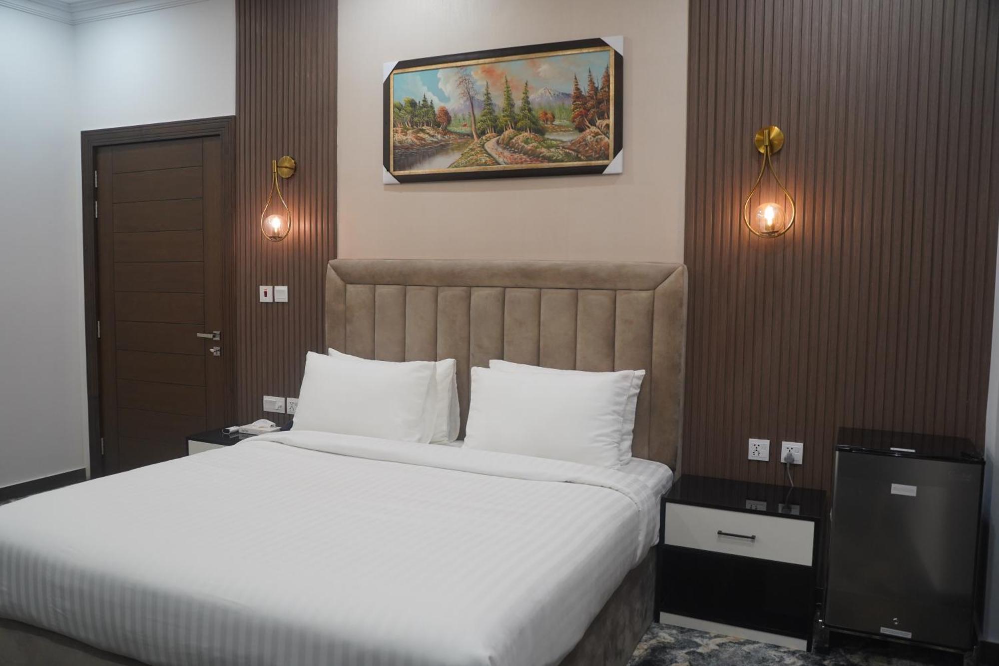 Swarg Hotel Sahiwal Экстерьер фото