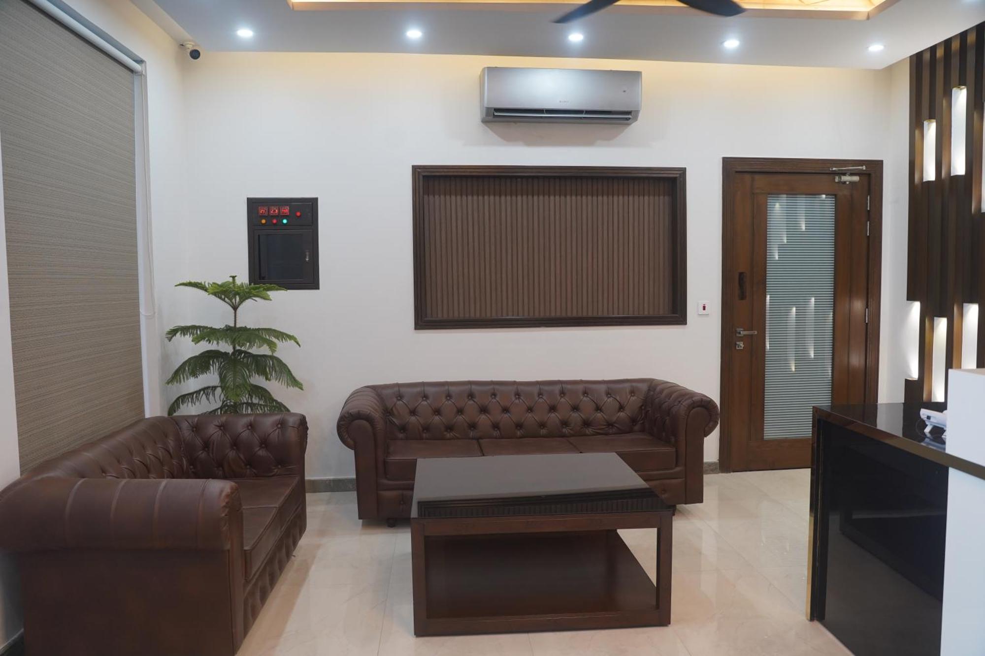 Swarg Hotel Sahiwal Экстерьер фото