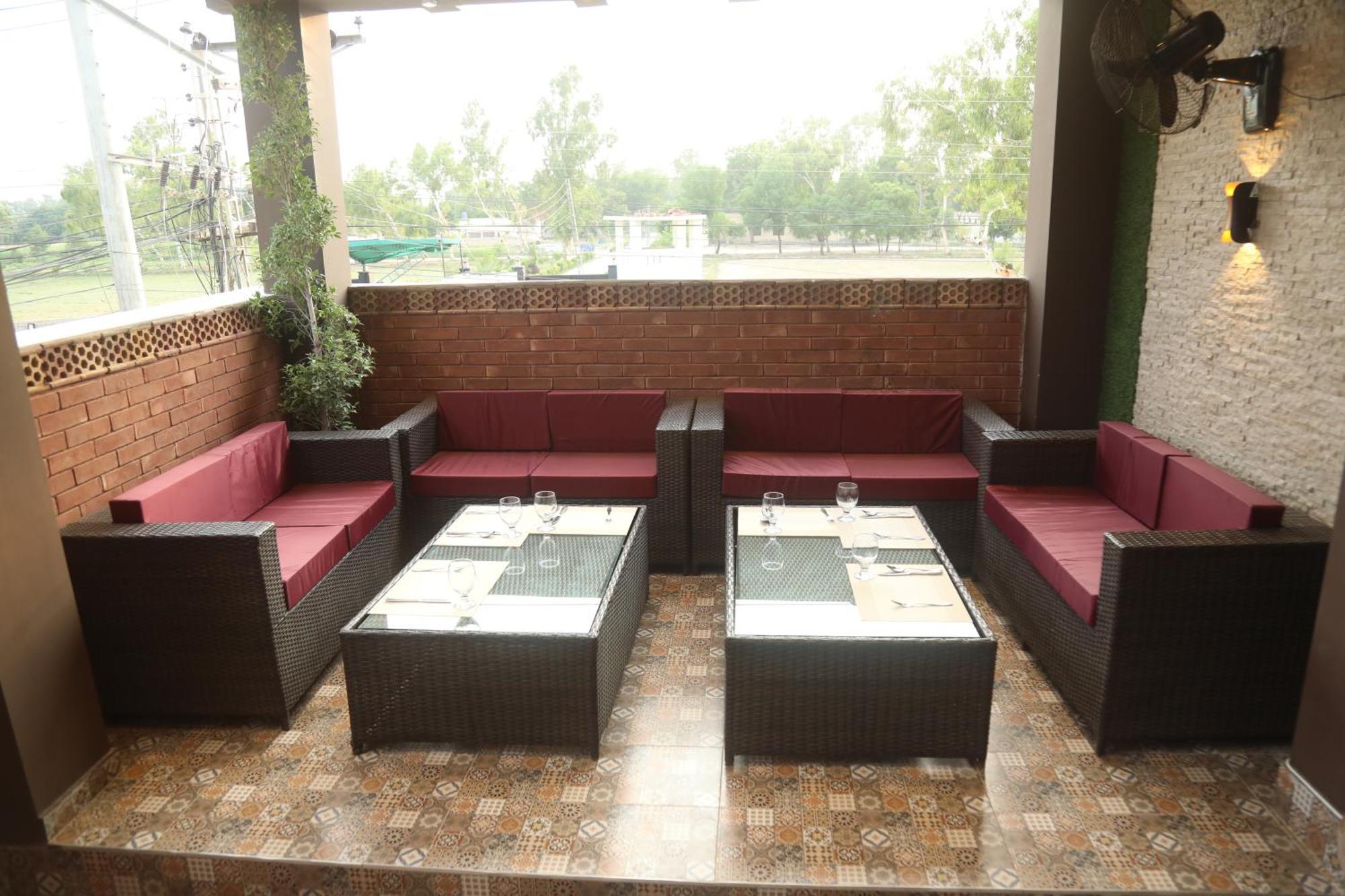 Swarg Hotel Sahiwal Экстерьер фото